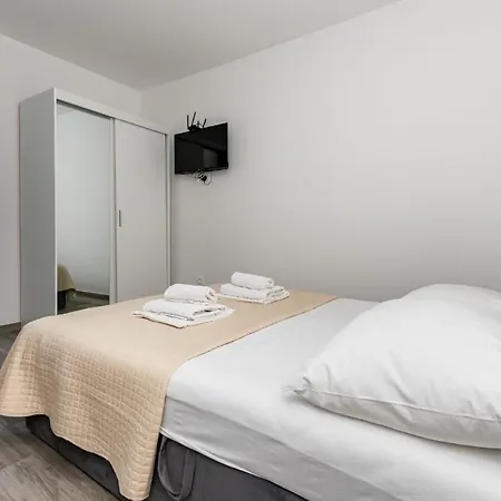 公寓 Studio Apartman Duce *